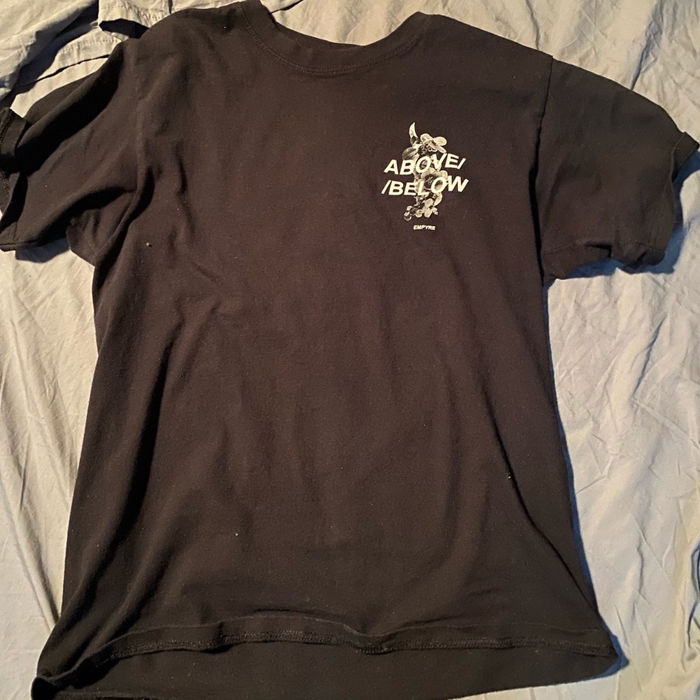 Men’s Medium Graphic Tee